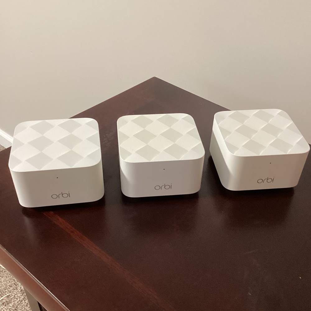 Netgear Orbi Wi-Fi Router BRB 10 And RBS 10 (2) Satellites White